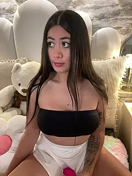 Snapshot of _MadiLee_ chatting on March 9, 2025, 8:42 pm MadiLee online show from March 9, 2025, 8:42 pm