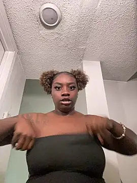 LillShayy online show from April 20, 2026, 10:33 pm