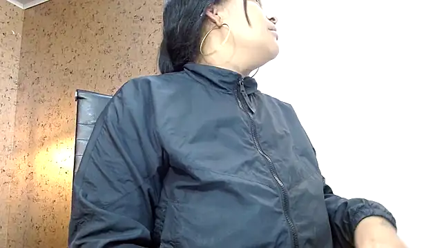 Michelle Brito1 online show from February 26, 2025, 2:14 pm