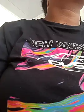 Michelle Brito1 online show from March 11, 2025, 7:14 pm