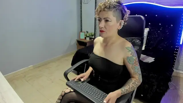 Snapshot of Maria_fernandaxxx_ chatting on December 11, 2024, 4:42 pm Maria fernandaxxx  online show from December 11, 2024, 4:42 pm