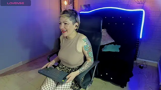 Snapshot of Maria_fernandaxxx_ chatting on December 26, 2024, 4:53 am Maria fernandaxxx  online show from December 26, 2024, 4:53 am