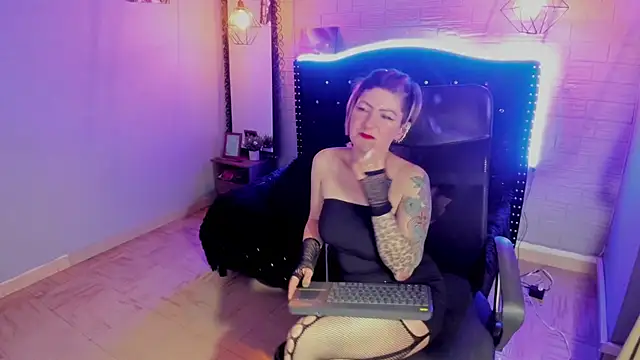 Snapshot of Maria_fernandaxxx_ chatting on December 27, 2024, 9:17 am Maria fernandaxxx  online show from December 27, 2024, 9:17 am