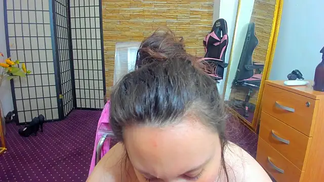 Snapshot of AishaRouhi chatting on March 3, 2026, 5:02 am AishaRouhi online show from March 3, 2026, 5:02 am