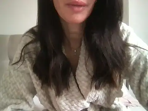 paolajonez online show from May 10, 2026, 12:43 pm