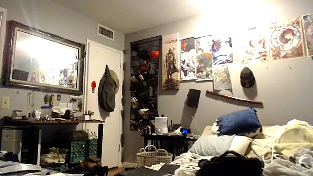 eavestease1 online show from April 8, 2026, 11:59 pm