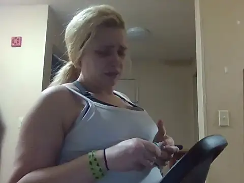 Lalalynn online show from April 3, 2026, 2:09 am