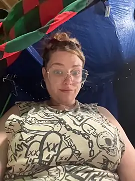 Snapshot of Lalalynn chatting on June 22, 2026, 4:20 am Lalalynn online show from June 22, 2026, 4:20 am