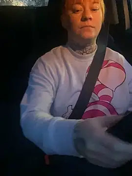 Snapshot of poussichienne chatting on March 16, 2026, 5:24 am poussichienne online show from March 16, 2026, 5:24 am