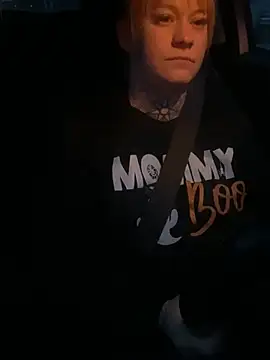 Snapshot of poussichienne chatting on March 25, 2026, 5:13 am poussichienne online show from March 25, 2026, 5:13 am