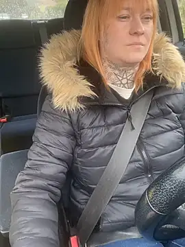 Snapshot of poussichienne chatting on March 28, 2026, 11:10 am poussichienne online show from March 28, 2026, 11:10 am