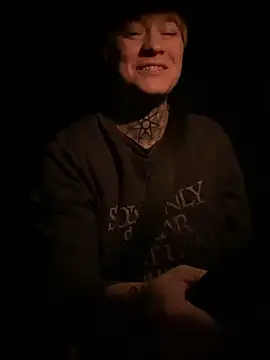 Snapshot of poussichienne chatting on April 4, 2026, 4:11 am poussichienne online show from April 4, 2026, 4:11 am