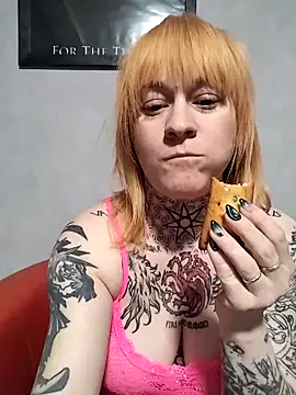 Snapshot of poussichienne chatting on April 4, 2026, 4:15 pm poussichienne online show from April 4, 2026, 4:15 pm