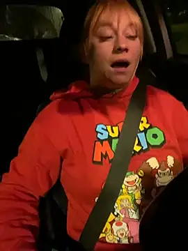 Snapshot of poussichienne chatting on April 15, 2026, 2:40 am poussichienne online show from April 15, 2026, 2:40 am