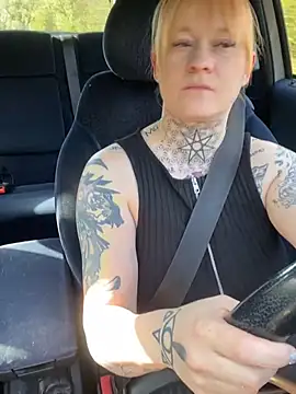 Snapshot of poussichienne chatting on April 15, 2026, 3:19 pm poussichienne online show from April 15, 2026, 3:19 pm