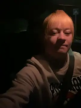 Snapshot of poussichienne chatting on April 16, 2026, 2:45 am poussichienne online show from April 16, 2026, 2:45 am