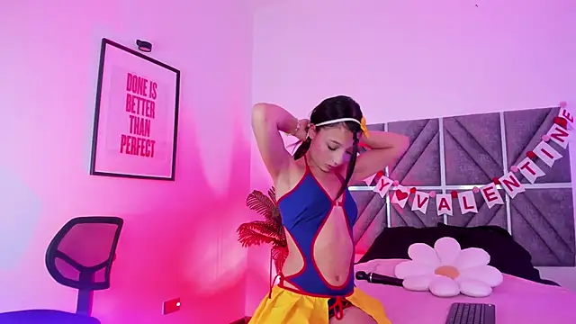 Snapshot of Laura_Dicardy chatting on February 13, 2026, 7:43 pm Laura Dicardy online show from February 13, 2026, 7:43 pm