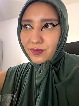 hannahayat online show from November 13, 2025, 2:38 pm