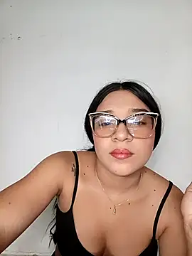 -VICKKY online show from October 23, 2025, 4:23 am