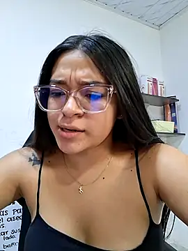 Snapshot of -VICKKY chatting on June 30, 2026, 7:37 pm -VICKKY online show from June 30, 2026, 7:37 pm