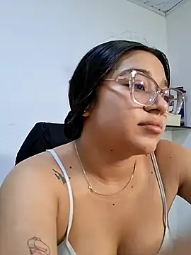 Snapshot of -VICKKY chatting on July 1, 2026, 7:24 pm -VICKKY online show from July 1, 2026, 7:24 pm