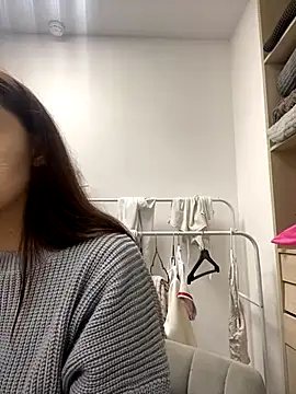 Snapshot of AnaWest chatting on October 18, 2025, 6:26 am AnaWest online show from October 18, 2025, 6:26 am