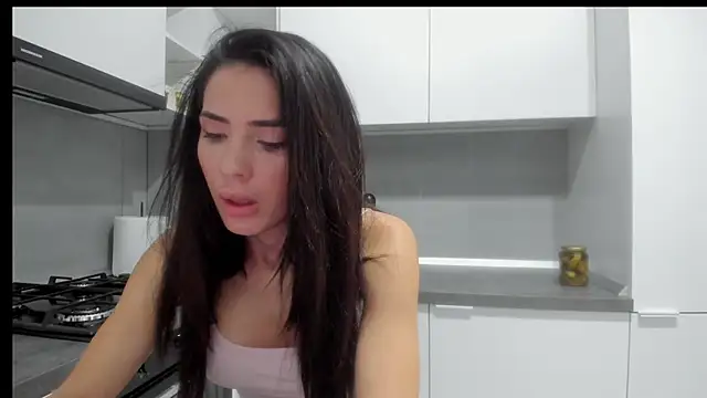 Emmapmg online show from November 17, 2025, 10:26 pm