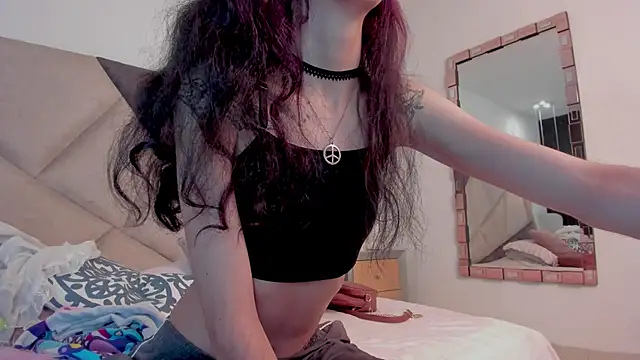Snapshot of BonnieCute_ chatting on April 23, 2026, 12:01 am BonnieCute online show from April 23, 2026, 12:01 am