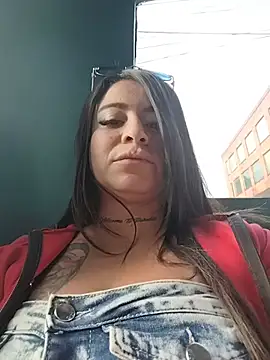 Snapshot of Alona_Evans chatting on June 1, 2026, 10:00 pm Alona Evans online show from June 1, 2026, 10:00 pm
