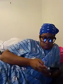 Snapshot of madamsensuale chatting on December 30, 2024, 9:29 pm madamsensuale online show from December 30, 2024, 9:29 pm