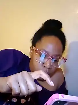 Snapshot of madamsensuale chatting on February 15, 2025, 6:02 am madamsensuale online show from February 15, 2025, 6:02 am