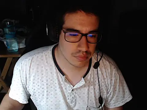 Snapshot of thealfawolf01 chatting on March 10, 2025, 12:40 am thealfawolf01 online show from March 10, 2025, 12:40 am