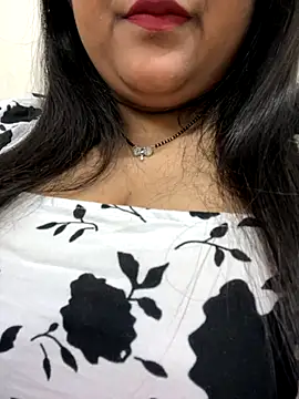 smile pretty online show from October 15, 2025, 6:30 pm