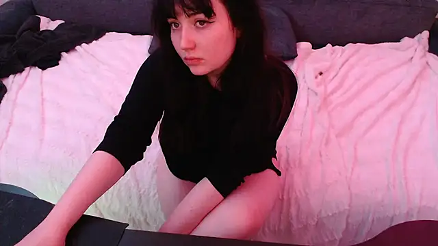 Lynylou online show from December 21, 2024, 6:52 am