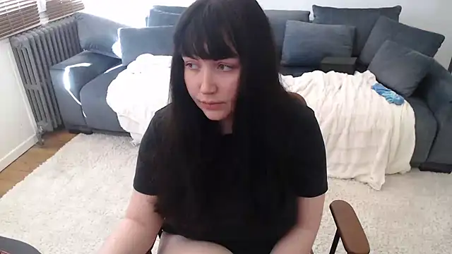 Lynylou online show from March 11, 2025, 2:07 pm