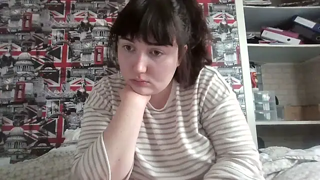 Lynylou online show from November 3, 2025, 9:43 am