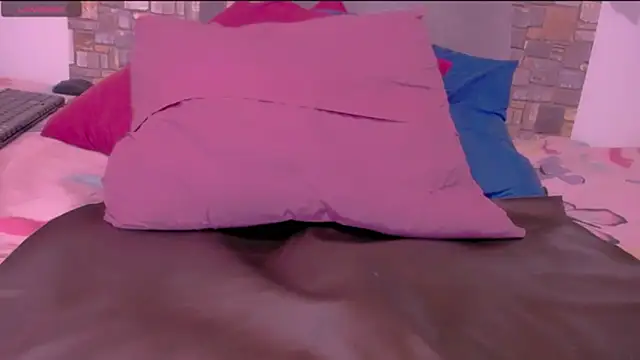 CrazyRousex online show from December 17, 2025, 4:35 pm