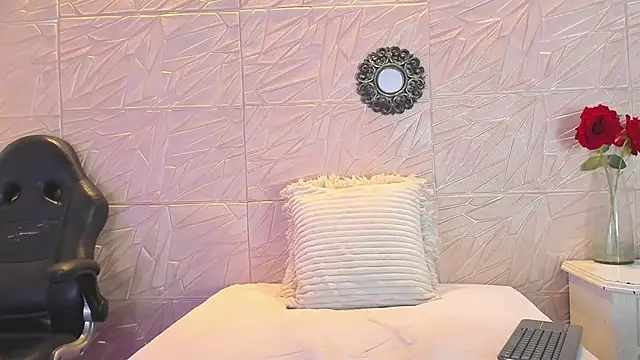 paula  cruzz online show from February 4, 2025, 3:57 pm