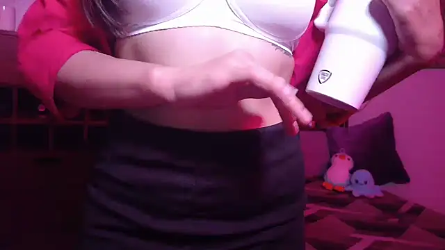 Snapshot of MidnightFlame chatting on October 28, 2025, 5:26 pm MidnightFlame online show from October 28, 2025, 5:26 pm