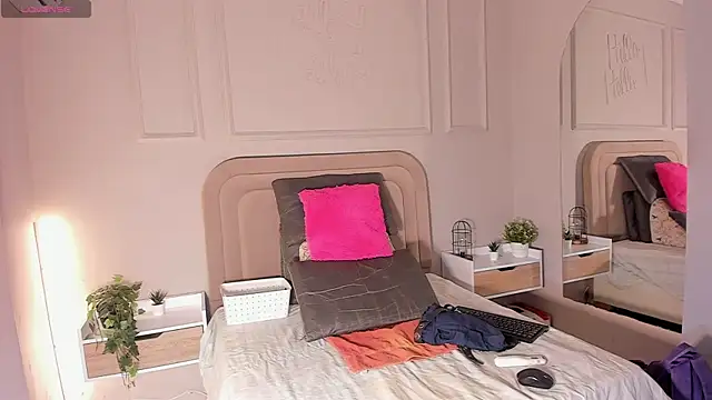 Maristxxr online show from October 7, 2025, 8:39 pm