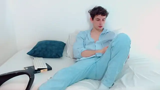 Elio555 online show from December 15, 2024, 1:13 am