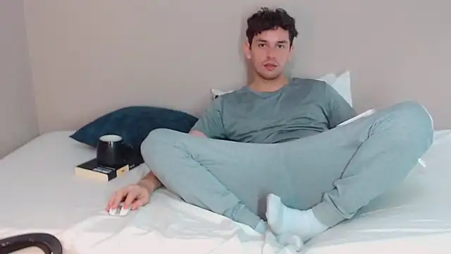 Elio555 online show from December 21, 2024, 8:00 pm