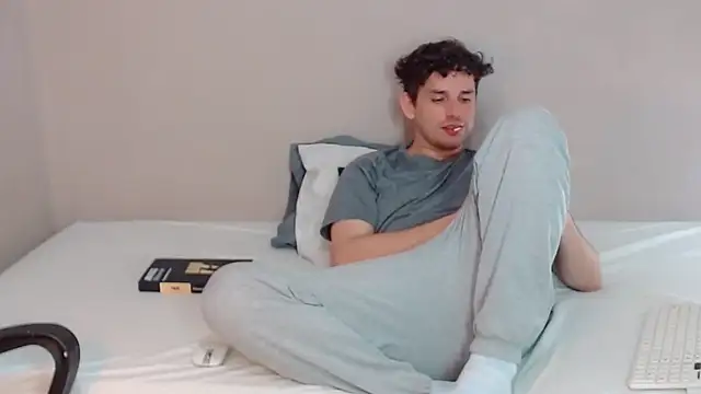 Elio555 online show from January 8, 2025, 2:57 am