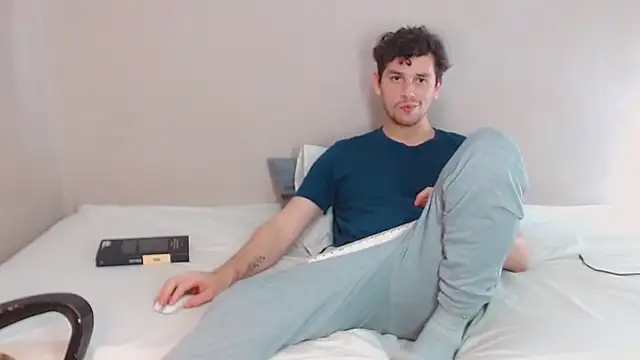 Elio555 online show from January 18, 2025, 11:44 pm