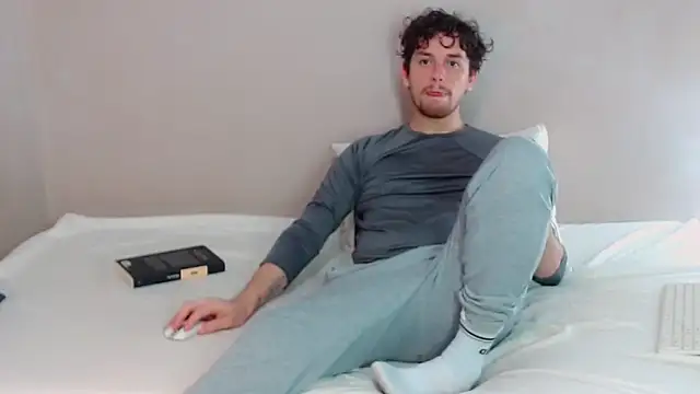 Elio555 online show from February 23, 2025, 9:16 pm