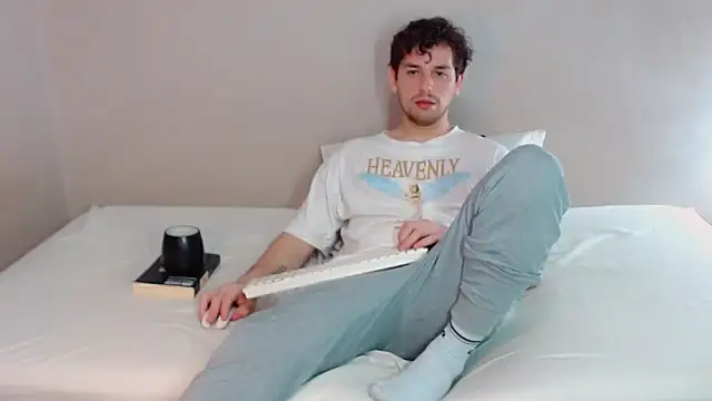 Elio555 online show from March 18, 2025, 2:58 am