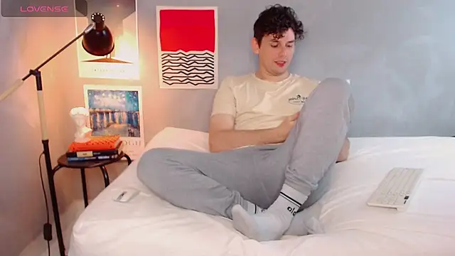 Elio555 online show from October 31, 2025, 1:23 pm