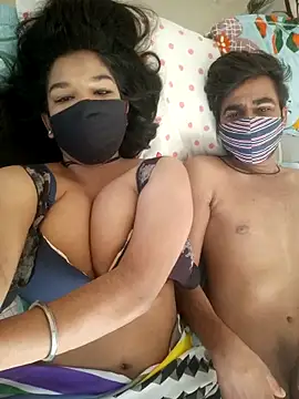 hottiess69 online show from May 15, 2026, 11:45 pm