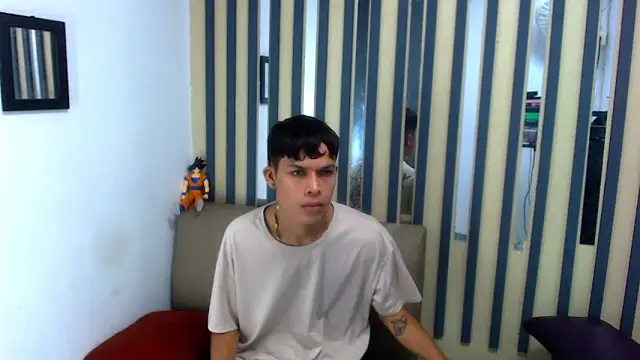 Snapshot of Levis_Montes chatting on December 18, 2024, 12:51 pm Levis Montes online show from December 18, 2024, 12:51 pm