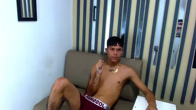 Snapshot of Levis_Montes chatting on December 18, 2024, 7:08 pm Levis Montes online show from December 18, 2024, 7:08 pm